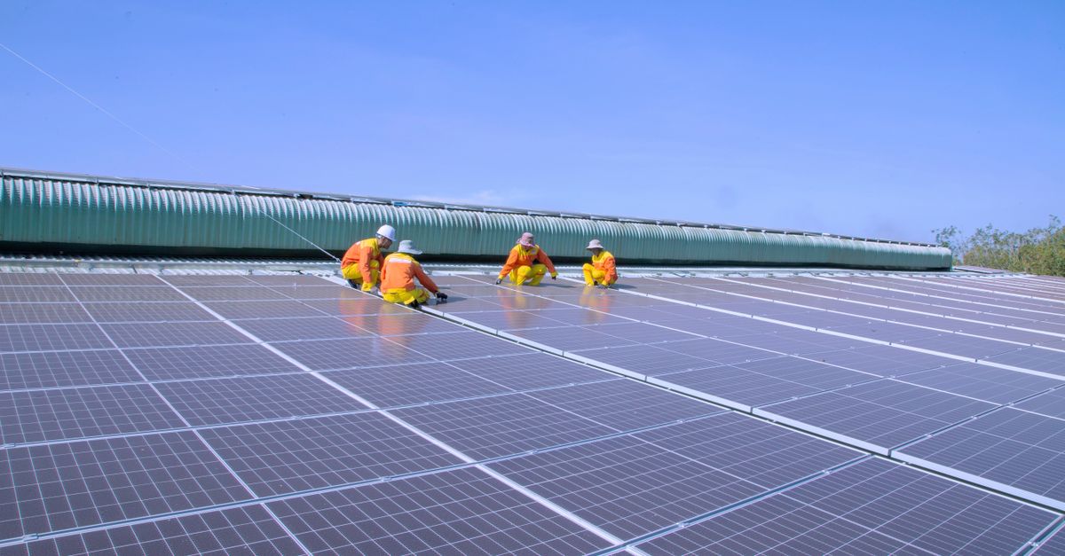 Comparing Upfront Expenses with Future Savings in Solar Energy