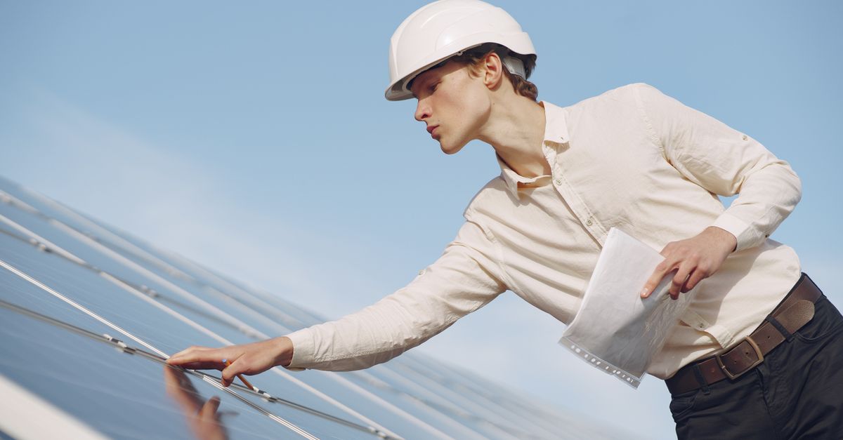 The Importance of Regular Maintenance for Longevity of Solar Panels