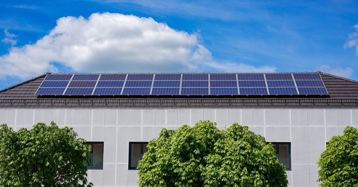 Tools Essential for Cleaning Solar Panels Efficiently